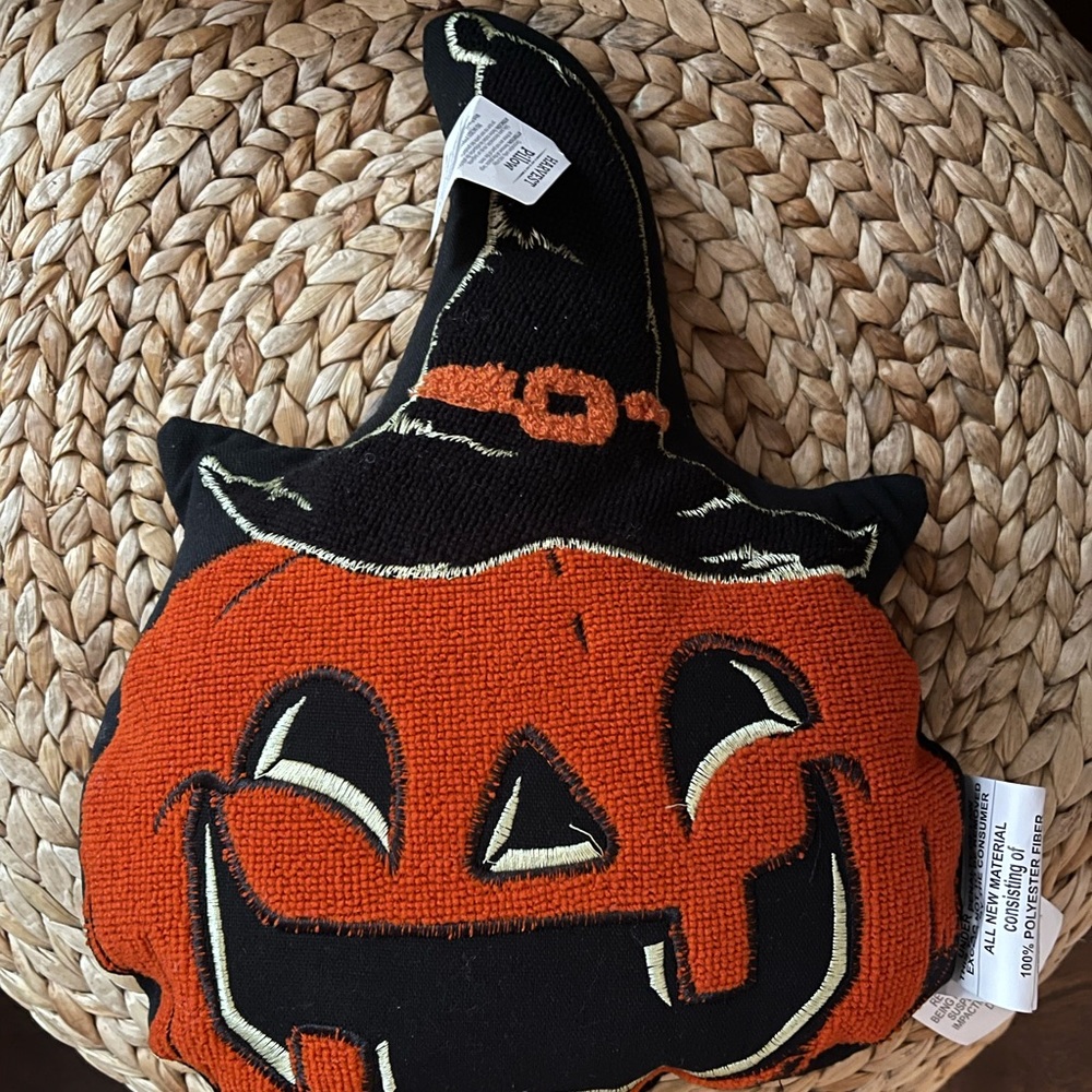 Halloween throw/decorative pillow